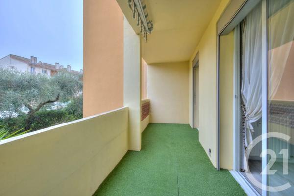 Appartement T4 à vendre  4 pièces - 77,20 m 2   COGOLIN  - 83