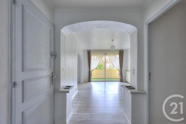 Appartement T4 à vendre  4 pièces - 77,20 m 2   COGOLIN  - 83
