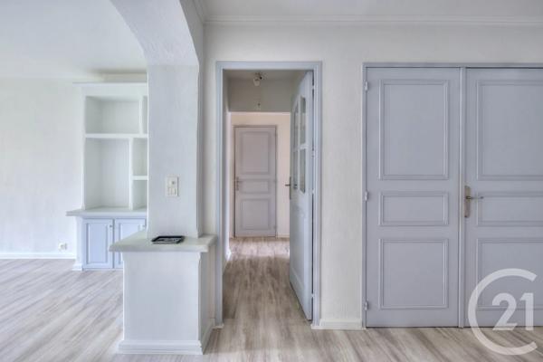 Appartement T4 à vendre  4 pièces - 77,20 m 2   COGOLIN  - 83