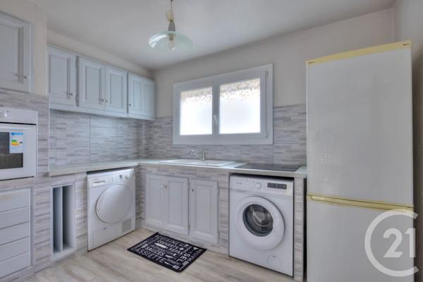 Appartement T4 à vendre  4 pièces - 77,20 m 2   COGOLIN  - 83