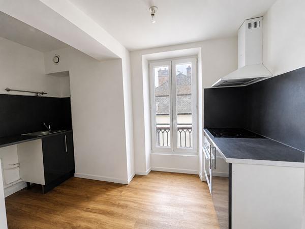 COLOCATION POUR ÉTUDIANTE -  1 CHAMBRE DISPONIBLES DE SUITE