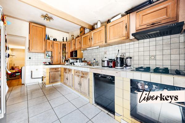 Maison familiale - 4 chambres - Lotissement paisible à Meyzieu à côté du tram T3