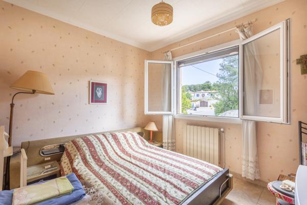 Septèmes-les-Vallons (13240) SEPTEMES LES VALLONS ( 13240) Propriété 2400m2 2 logements indépendants avec piscine + garage