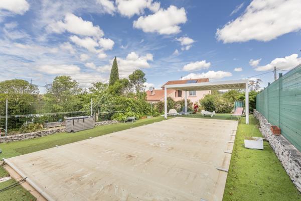 Septèmes-les-Vallons (13240) SEPTEMES LES VALLONS ( 13240) Propriété 2400m2 2 logements indépendants avec piscine + garage