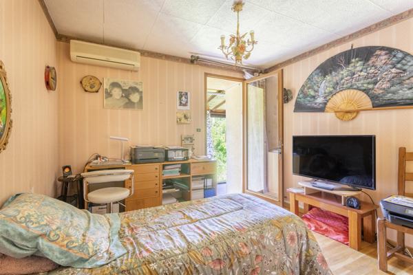 Septèmes-les-Vallons (13240) SEPTEMES LES VALLONS ( 13240) Propriété 2400m2 2 logements indépendants avec piscine + garage