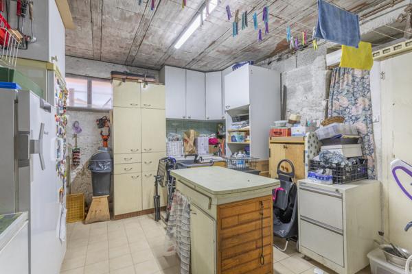 Septèmes-les-Vallons (13240) SEPTEMES LES VALLONS ( 13240) Propriété 2400m2 2 logements indépendants avec piscine + garage