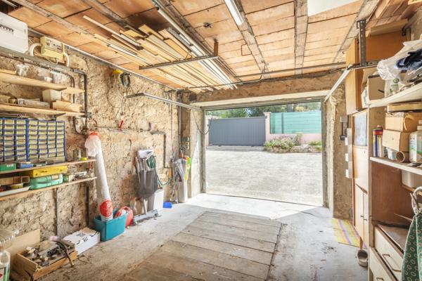 Septèmes-les-Vallons (13240) SEPTEMES LES VALLONS ( 13240) Propriété 2400m2 2 logements indépendants avec piscine + garage