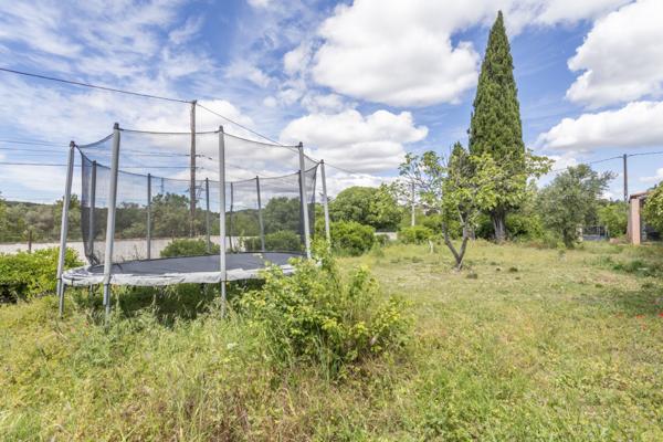 Septèmes-les-Vallons (13240) SEPTEMES LES VALLONS ( 13240) Propriété 2400m2 2 logements indépendants avec piscine + garage