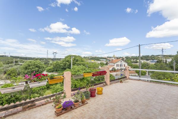 Septèmes-les-Vallons (13240) SEPTEMES LES VALLONS ( 13240) Propriété 2400m2 2 logements indépendants avec piscine + garage