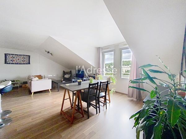 À VENDRE type F2 Dernier étage façon Rooftop Hyper-centre Chelles