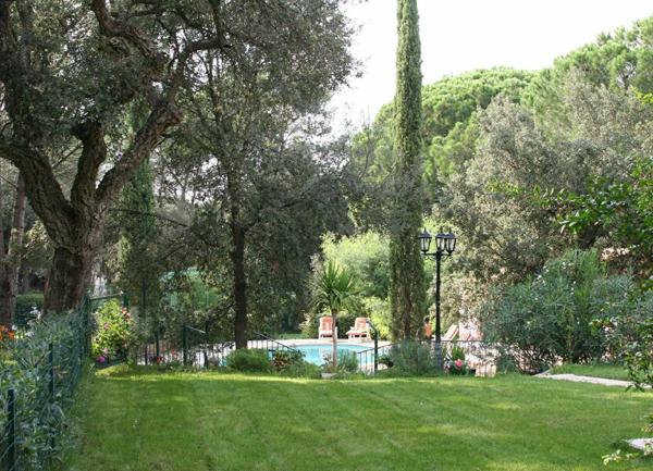 Maison à vendre    9 pièces •    Roquebrune-sur-Argens