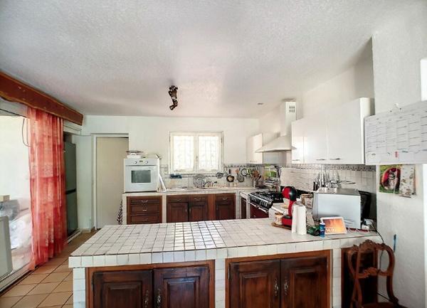 Maison à vendre    9 pièces •    Roquebrune-sur-Argens