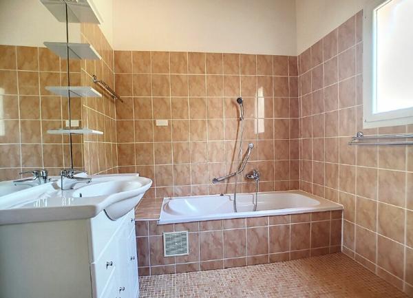Maison à vendre    9 pièces •    Roquebrune-sur-Argens