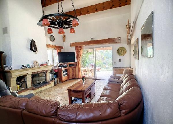 Maison à vendre    9 pièces •    Roquebrune-sur-Argens