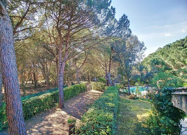 Maison à vendre    9 pièces •    Roquebrune-sur-Argens
