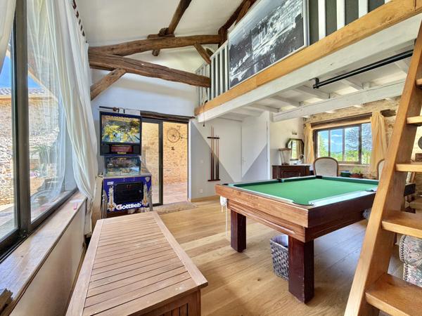 Propriété avec vues, piscine et gites. Montcabrier (46700)