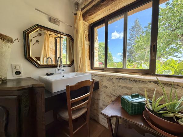 Propriété avec vues, piscine et gites. Montcabrier (46700)