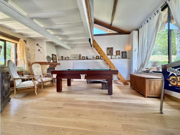Propriété avec vues, piscine et gites. Montcabrier (46700)