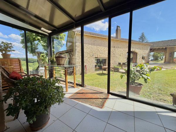 Propriété avec vues, piscine et gites. Montcabrier (46700)