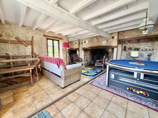 Propriété avec vues, piscine et gites. Montcabrier (46700)