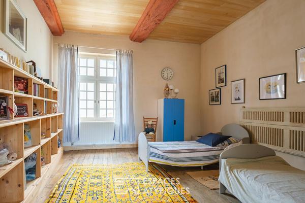 Hotel Particulier du 16ème siècle et jardin secret en coeur de ville