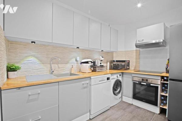 Très joli appartement dans une copropriété bien entretenue proche commerces