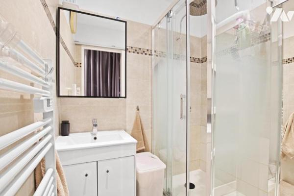 Très joli appartement dans une copropriété bien entretenue proche commerces