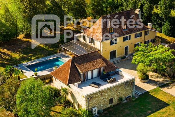 Maison béarnaise avec grange restaurée, pigeonnier et piscine