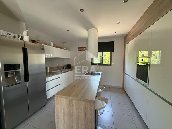 A VENDRE SAINT MAXIMIN LA SAINTE BAUME MAISON T6 DE 146 M² SUR 980 M² DE JARDIN AVEC 1 STUDIO ATTENANT ET  1 STUDIO INDEPENDANT A L'ETAGE