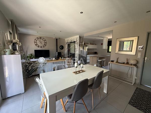 A VENDRE SAINT MAXIMIN LA SAINTE BAUME MAISON T6 DE 146 M² SUR 980 M² DE JARDIN AVEC 1 STUDIO ATTENANT ET  1 STUDIO INDEPENDANT A L'ETAGE