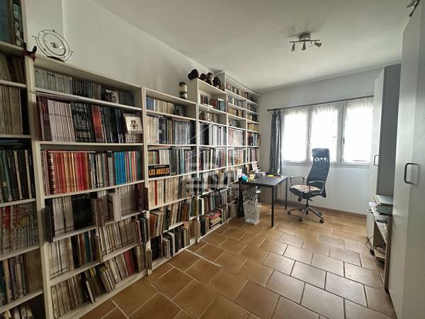 A VENDRE 13011 MARSEILLE VALBARELLE MAISON DE TYPE 5 DE 150M² SUR 330M² DE JARDIN GARAGE DOUBLE  DEPENDANCE
