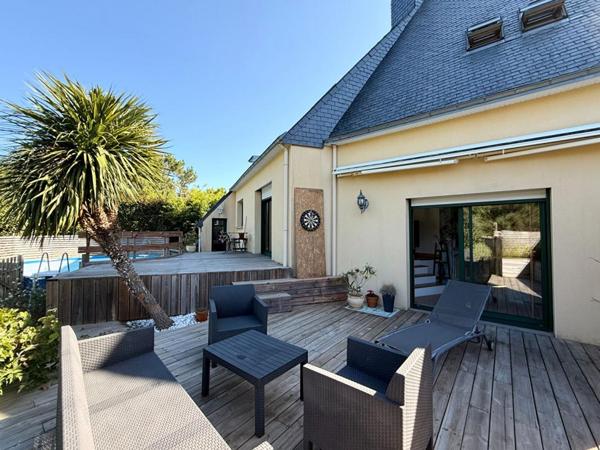 Belle maison de 158 m² au sol, 6 pièces, 4 chambres, sur un terrain de 530 m². SAINT AVE