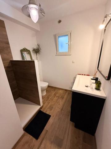 Belle maison de 158 m² au sol, 6 pièces, 4 chambres, sur un terrain de 530 m². SAINT AVE