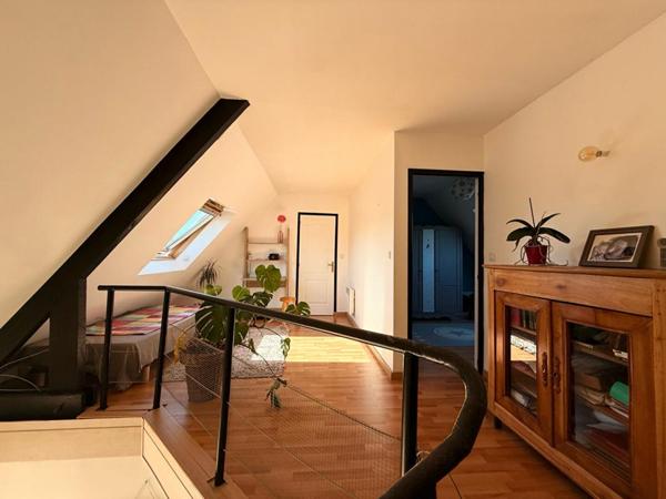 Belle maison de 158 m² au sol, 6 pièces, 4 chambres, sur un terrain de 530 m². SAINT AVE