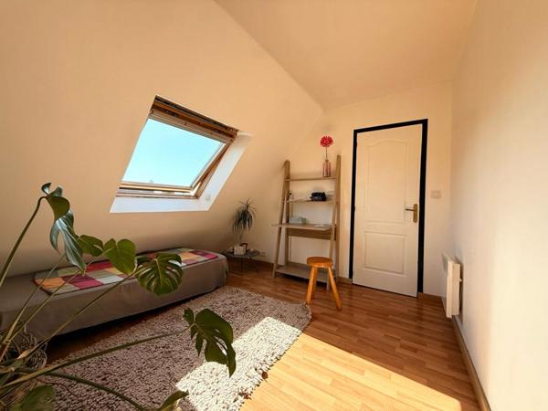 Belle maison de 158 m² au sol, 6 pièces, 4 chambres, sur un terrain de 530 m². SAINT AVE