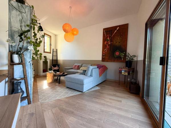 Belle maison de 158 m² au sol, 6 pièces, 4 chambres, sur un terrain de 530 m². SAINT AVE