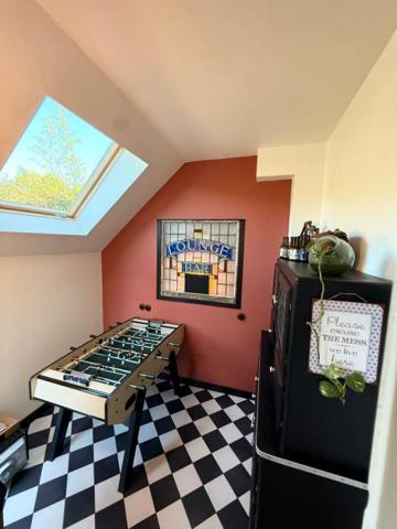 Belle maison de 158 m² au sol, 6 pièces, 4 chambres, sur un terrain de 530 m². SAINT AVE