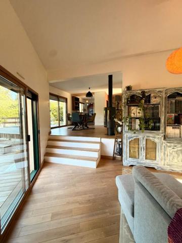 Belle maison de 158 m² au sol, 6 pièces, 4 chambres, sur un terrain de 530 m². SAINT AVE