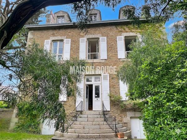 Saint-Briac-sur-Mer: Proprieté XIXème composée d''une maison de capitaine et maison de gardien, à deux pas du bourg