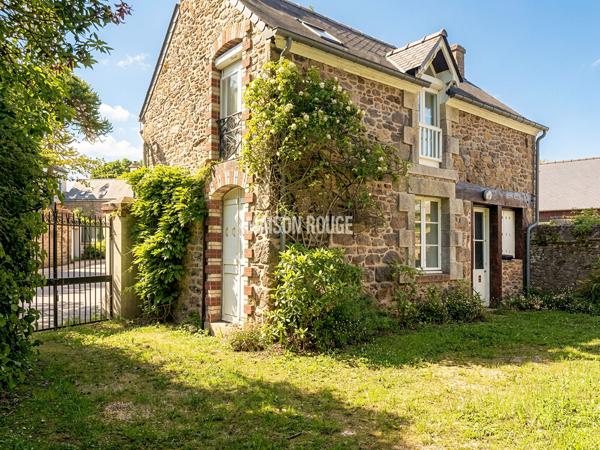 Saint-Briac-sur-Mer: Proprieté XIXème composée d''une maison de capitaine et maison de gardien, à deux pas du bourg