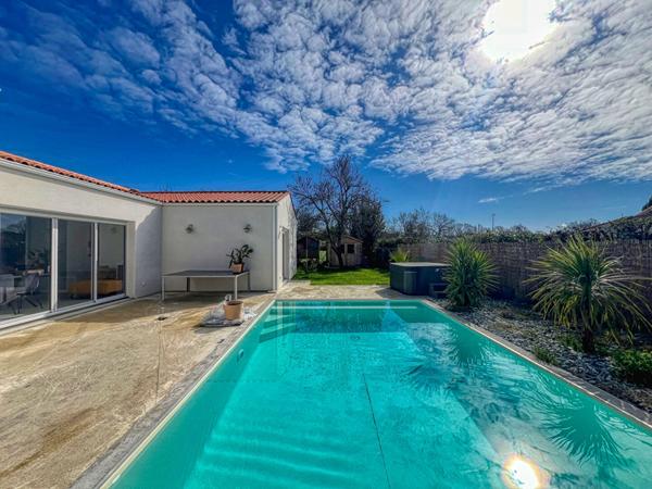 17920 BREUILLET BREUILLET - Centre Bourg