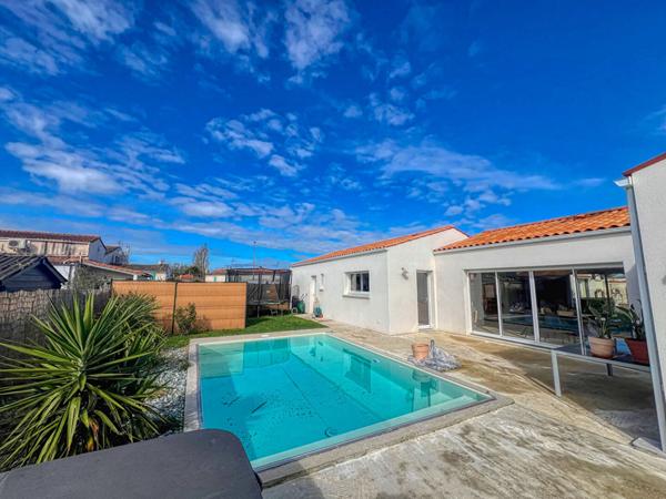 17920 BREUILLET BREUILLET - Centre Bourg