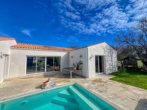 17920 BREUILLET BREUILLET - Centre Bourg