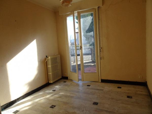 Maison 6 pièces avec garage et jardin à rénover