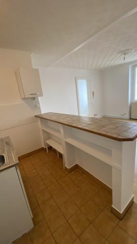 APPARTEMENT F3 DE 54 M² SITUE AU DEUXIÈME ÉTAGE CHÂTELLERAULT Réf A.100