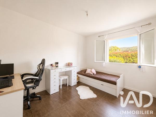 Maison à vendre 5 pièces 130 m² Cuges-les-Pins