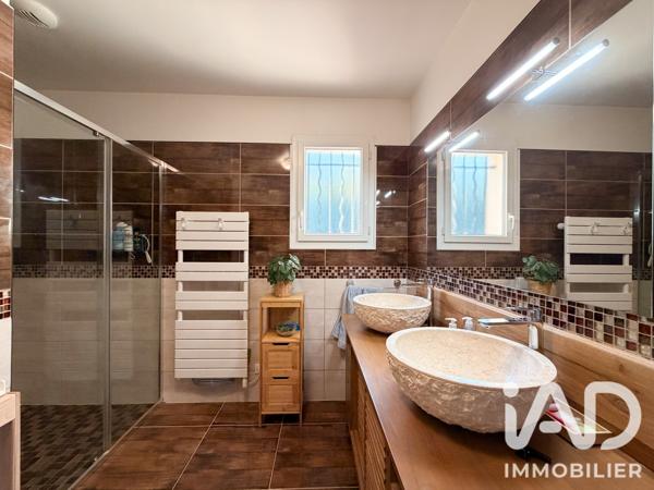 Maison à vendre 5 pièces 130 m² Cuges-les-Pins