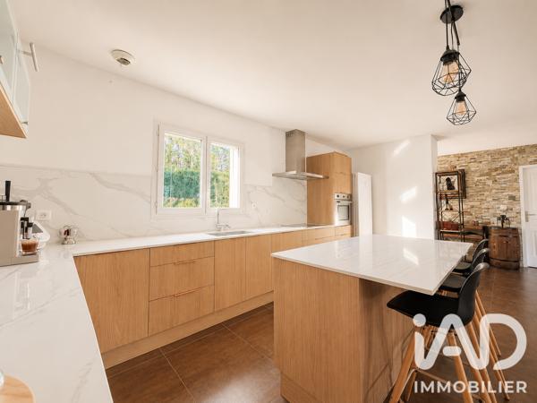 Maison à vendre 5 pièces 130 m² Cuges-les-Pins
