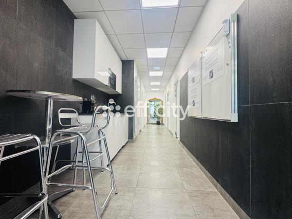 Local Commercial
         6 pièces
        - 135 m² 522 500 € *