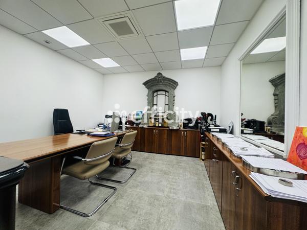 Local Commercial
         6 pièces
        - 135 m² 522 500 € *
